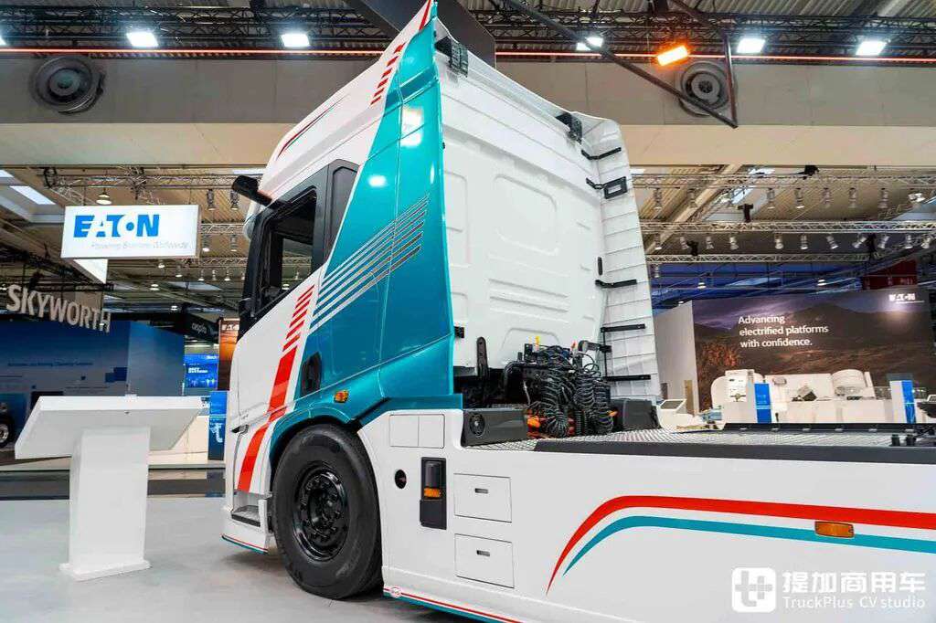 IAA 2026: 1,000 hp Electric Drive + Megawatt Charging, Plus Five-Star Safety! Full Analysis of the BYD ETT 44 Pure-Electric Tractor