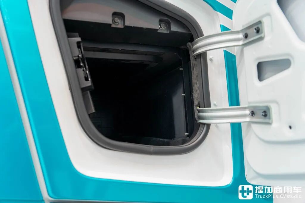 IAA 2026: 1,000 hp Electric Drive + Megawatt Charging, Plus Five-Star Safety! Full Analysis of the BYD ETT 44 Pure-Electric Tractor