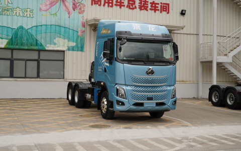Chenglong H7 LNG Tractor Truck: 610 hp + 1,500 km Range, the Profit Engine for Long-Haul Logistics