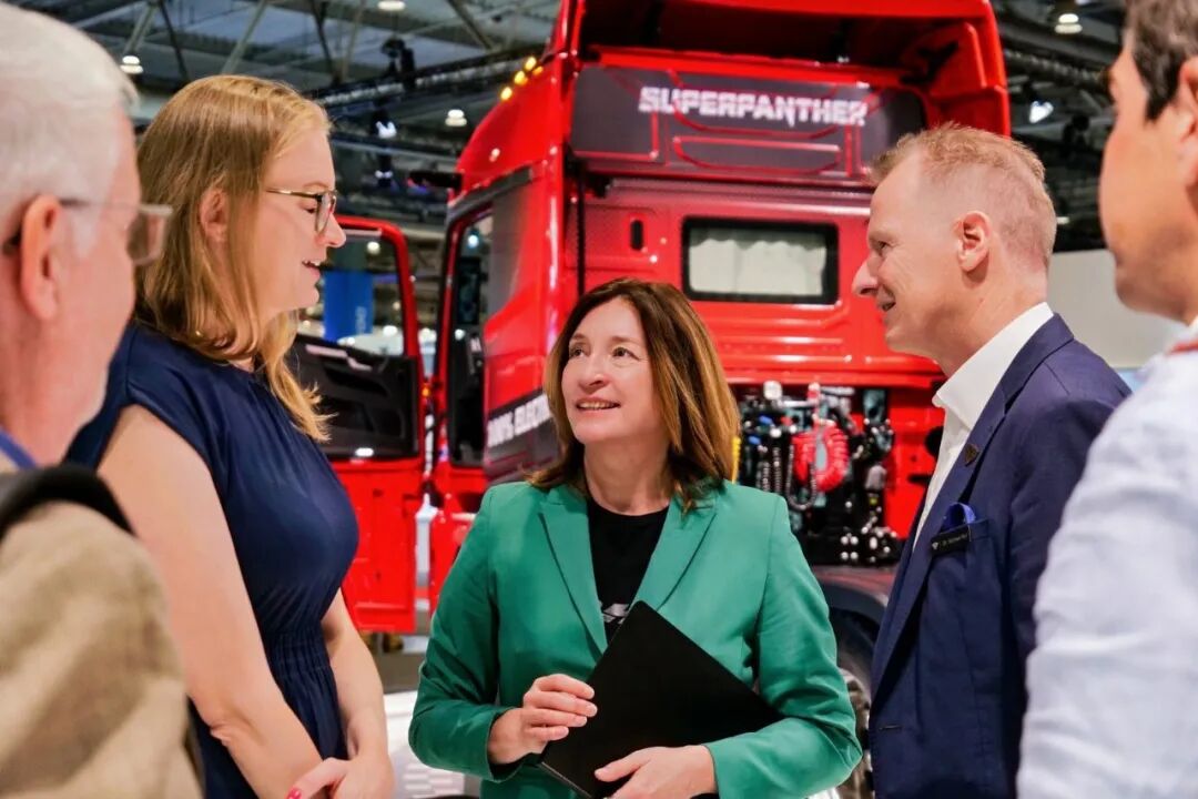 DeepWay Unveils Embodied Intelligence Strategy for Heavy Trucks and Expands DHL Cooperation
