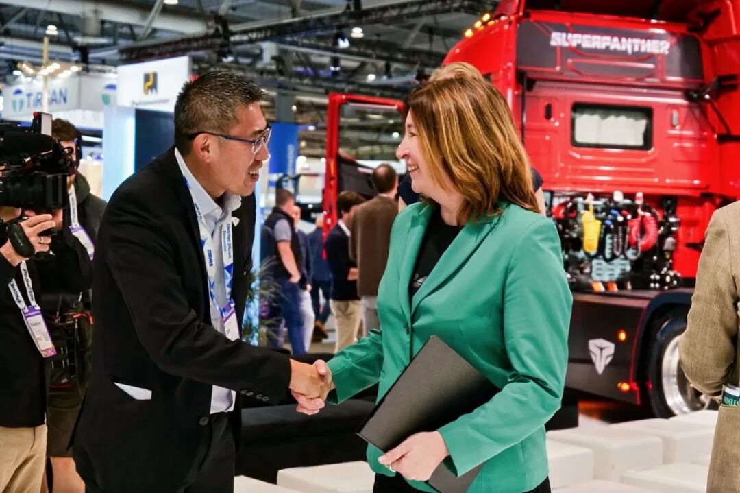 DeepWay Unveils Embodied Intelligence Strategy for Heavy Trucks and Expands DHL Cooperation
