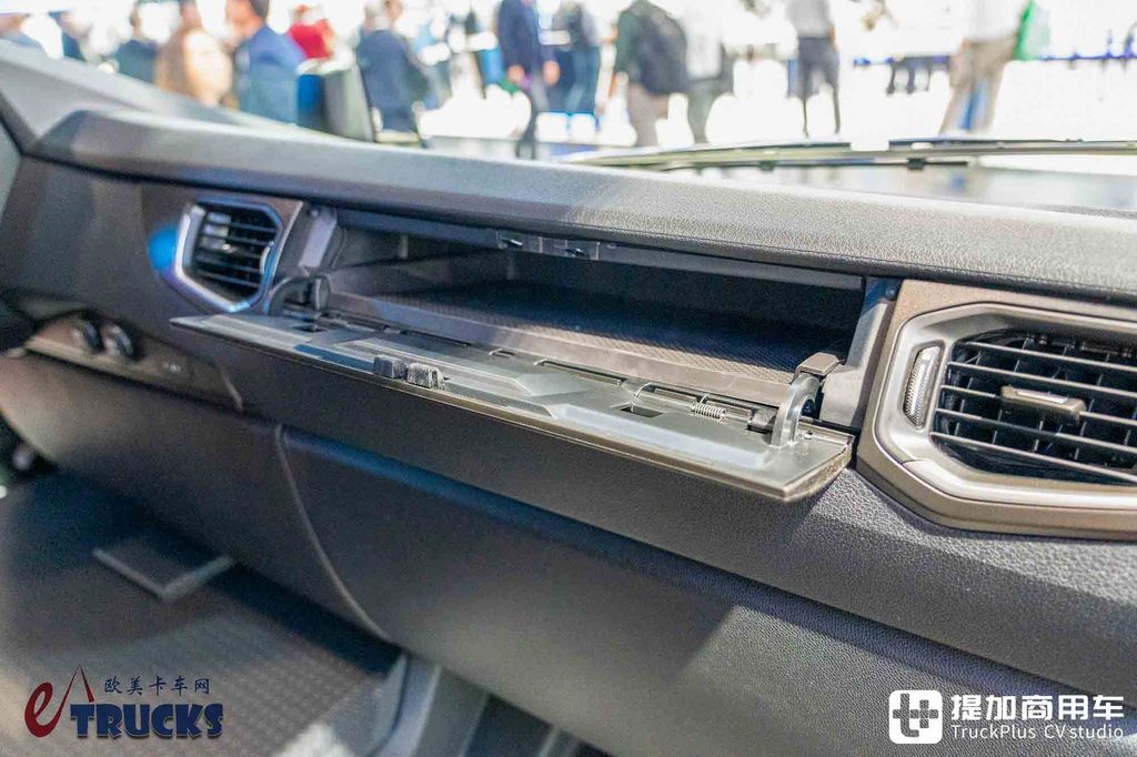 IAA 2026: The Familiar Scania, With a Different "Low Profile": In-Depth Photo Review of the 30 L Pure-Electric Low-Entry Truck