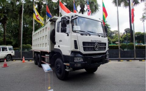 First Vehicle Rolls Off Dongfeng's Southeast Asia Localized Plant for Medium & Heavy Commercial Vehicles, Embarking on a New Journey!
