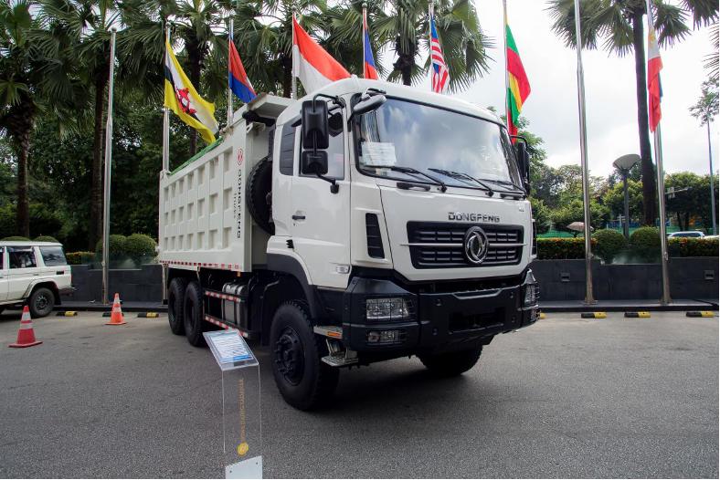 First Vehicle Rolls Off Dongfeng’s Southeast Asia Localized Plant for Medium & Heavy Commercial Vehicles, Embarking on a New Journey!