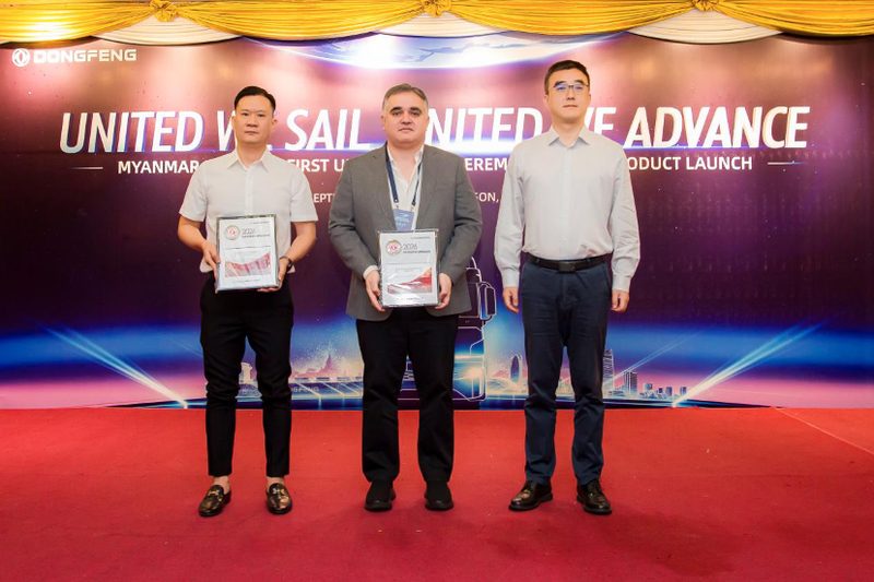 First Vehicle Rolls Off Dongfeng's Southeast Asia Localized Plant for Medium & Heavy Commercial Vehicles, Embarking on a New Journey!