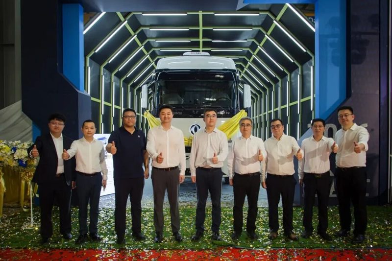 First Vehicle Rolls Off Dongfeng's Southeast Asia Localized Plant for Medium & Heavy Commercial Vehicles, Embarking on a New Journey!