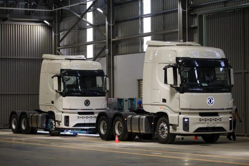 First Vehicle Rolls Off Dongfeng's Southeast Asia Localized Plant for Medium & Heavy Commercial Vehicles, Embarking on a New Journey!