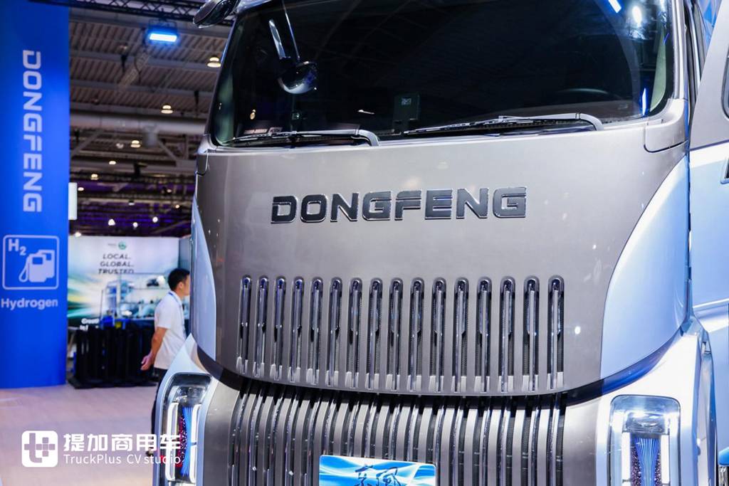 Three Trucks, Three Stacks, One Hybrid System, One Platform: Dongfeng Unveils Its Hydrogen Commercial Vehicle “Full Family” at Hanover
