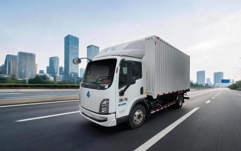 420 km Range + 16-Minute Fast Charging: Chenglong EV2 Electric Light Truck Leads Urban Distribution