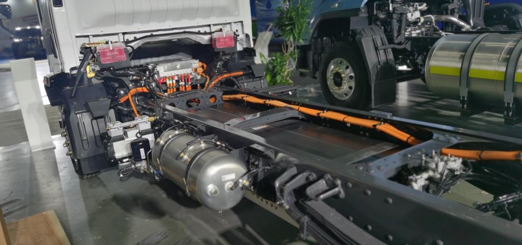 420 km Range + 16-Minute Fast Charging: Chenglong EV2 Electric Light Truck Leads Urban Distribution