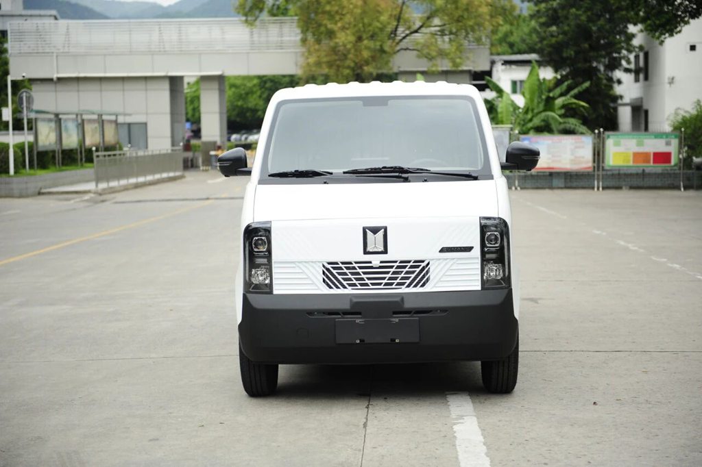 In the Era Where Scenarios Reign, the Qingling Linglong VAN Excels at Business, Family and Long Trips — a Full-Dimension Winner
