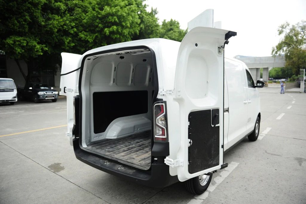 In the Era Where Scenarios Reign, the Qingling Linglong VAN Excels at Business, Family and Long Trips — a Full-Dimension Winner