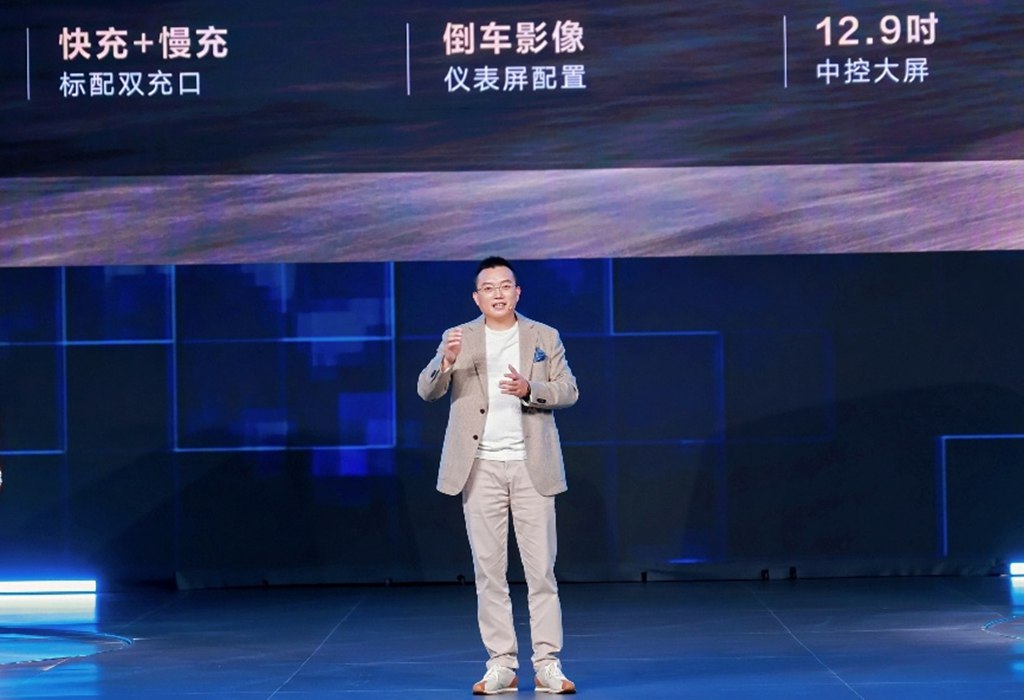 NAVECO Lingsheng V100 Officially Launched, Starting at RMB 127,800 — Defining a New Standard for New-Energy Wide-Body Light Buses