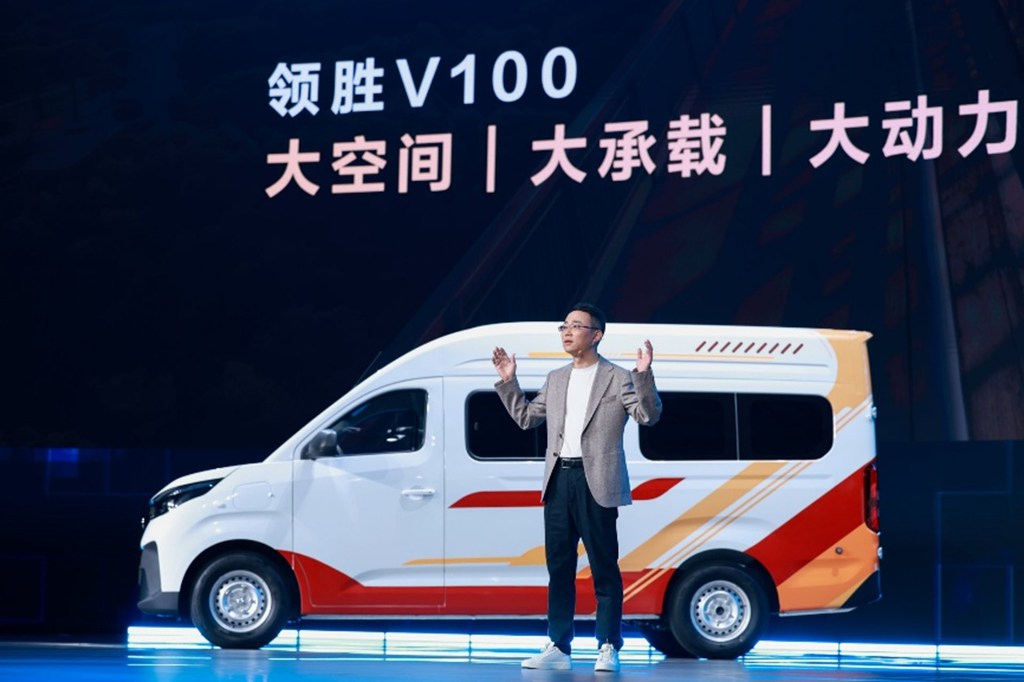 NAVECO Lingsheng V100 Officially Launched, Starting at RMB 127,800 — Defining a New Standard for New-Energy Wide-Body Light Buses