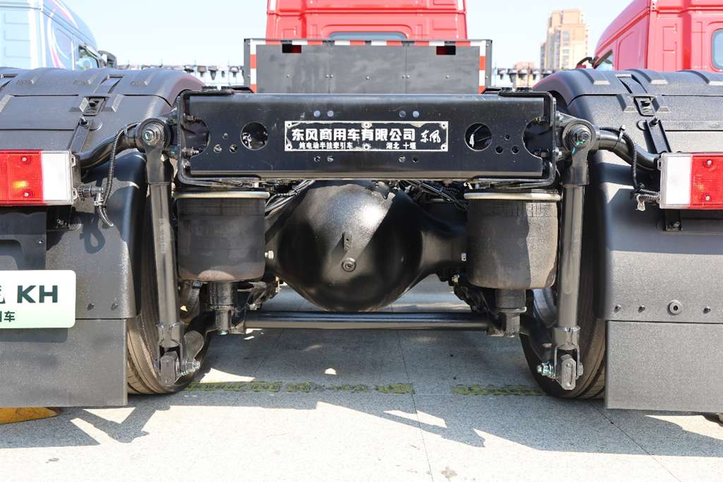 80% Charge in 18 Minutes! Dongfeng Tianlong KH Launches Ultra-Fast-Charging Heavy Truck with Fully Upgraded Cab
