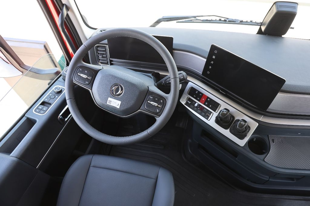80% Charge in 18 Minutes! Dongfeng Tianlong KH Launches Ultra-Fast-Charging Heavy Truck with Fully Upgraded Cab