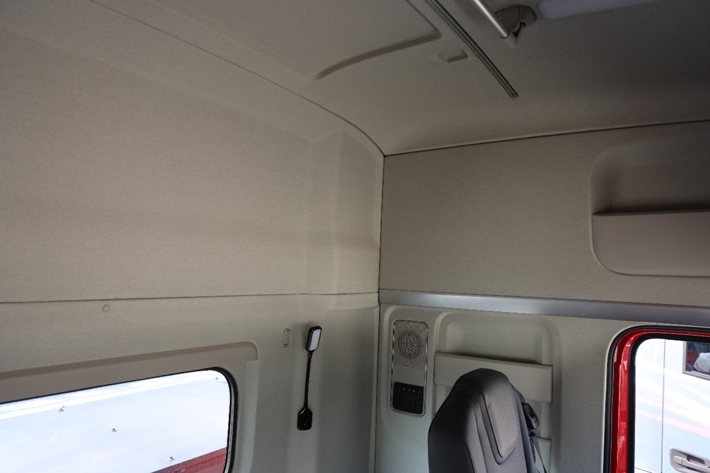 80% Charge in 18 Minutes! Dongfeng Tianlong KH Launches Ultra-Fast-Charging Heavy Truck with Fully Upgraded Cab