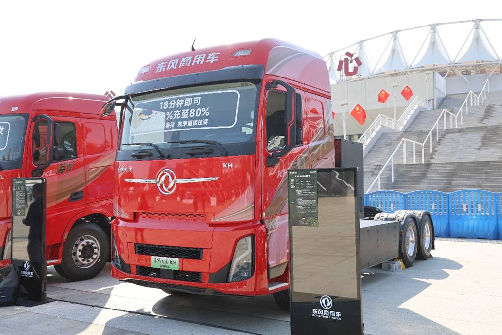 80% Charge in 18 Minutes! Dongfeng Tianlong KH Launches Ultra-Fast-Charging Heavy Truck with Fully Upgraded Cab