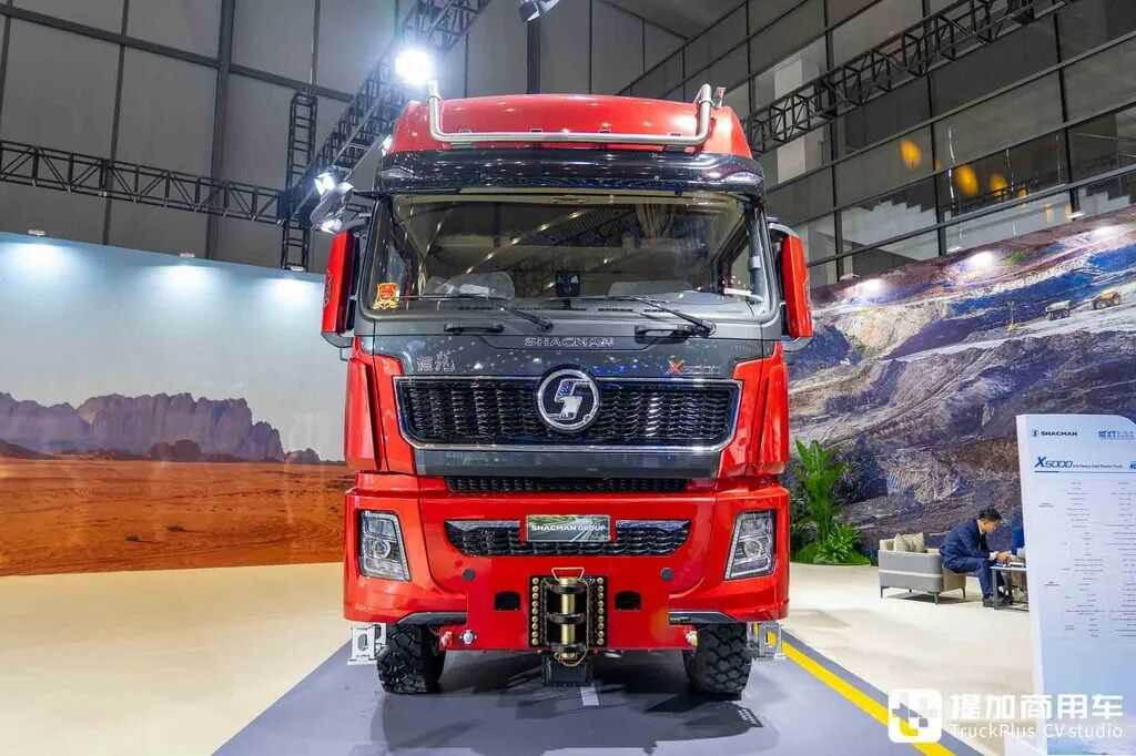 China’s Most Powerful Heavy-Haul Tractor? 8×8 Drive + AT Transmission + 660 hp: In-Depth Photos of the Shaanxi Delong X5000 Heavy-Haul Truck