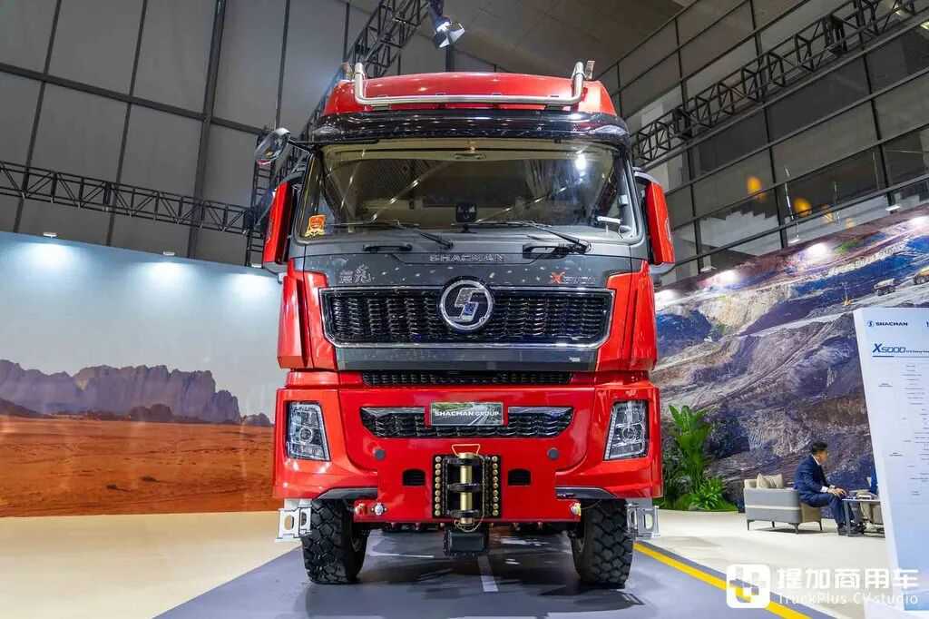 China’s Most Powerful Heavy-Haul Tractor? 8×8 Drive + AT Transmission + 660 hp: In-Depth Photos of the Shaanxi Delong X5000 Heavy-Haul Truck