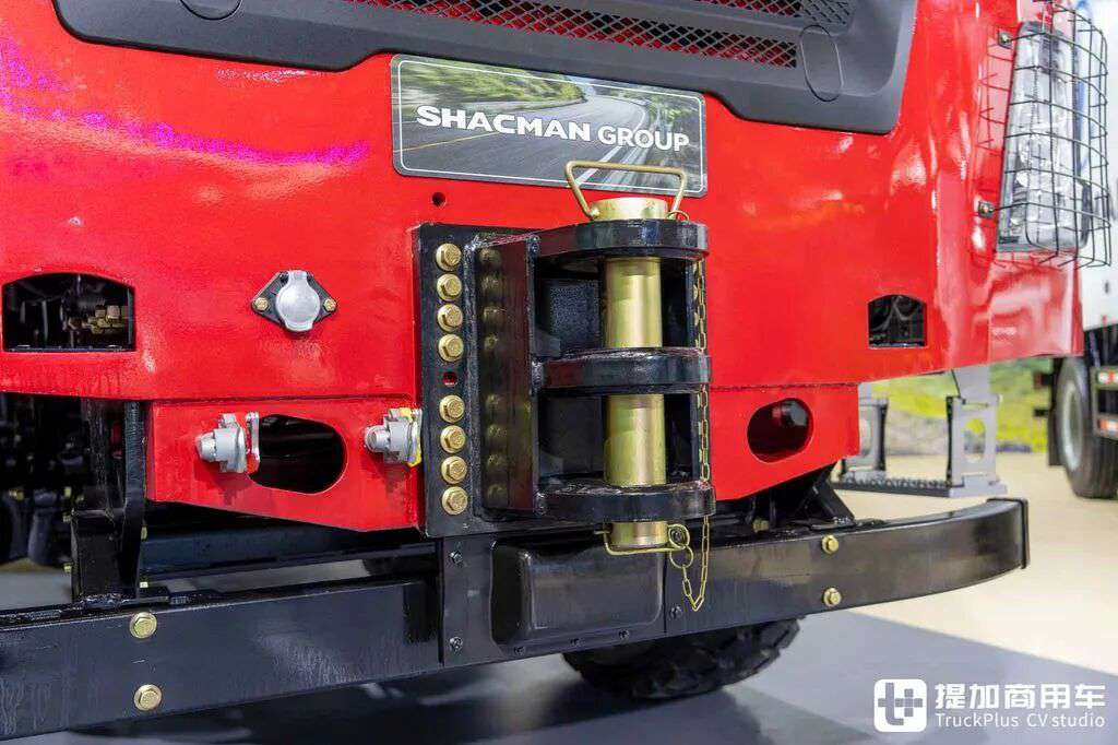 China's Most Powerful Heavy-Haul Tractor? 8×8 Drive + AT Transmission + 660 hp: In-Depth Photos of the Shaanxi Delong X5000 Heavy-Haul Truck