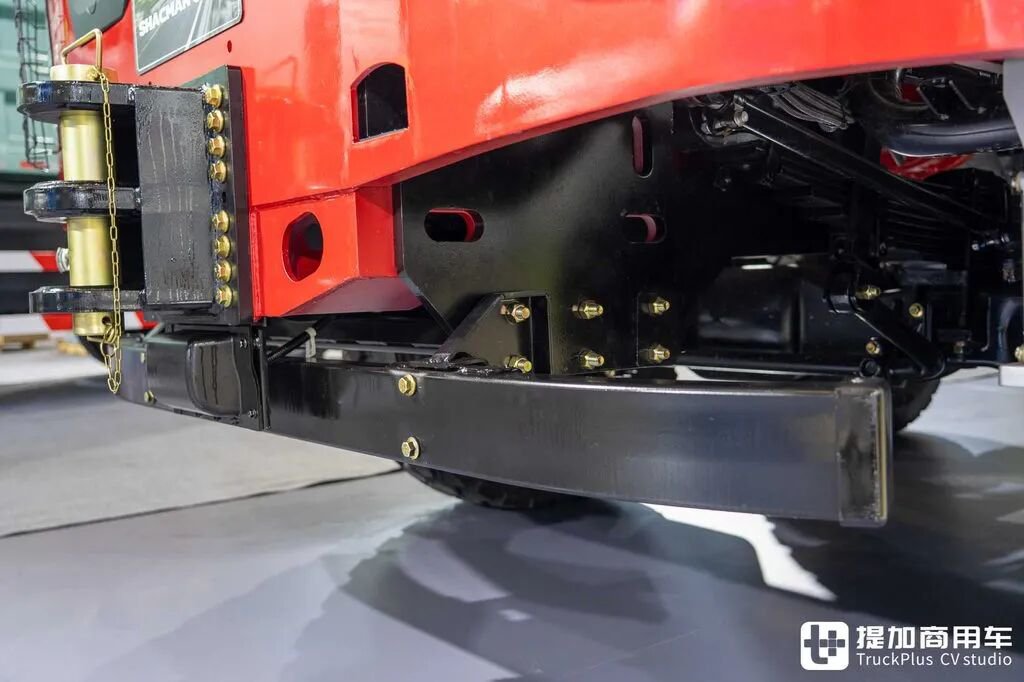 China's Most Powerful Heavy-Haul Tractor? 8×8 Drive + AT Transmission + 660 hp: In-Depth Photos of the Shaanxi Delong X5000 Heavy-Haul Truck