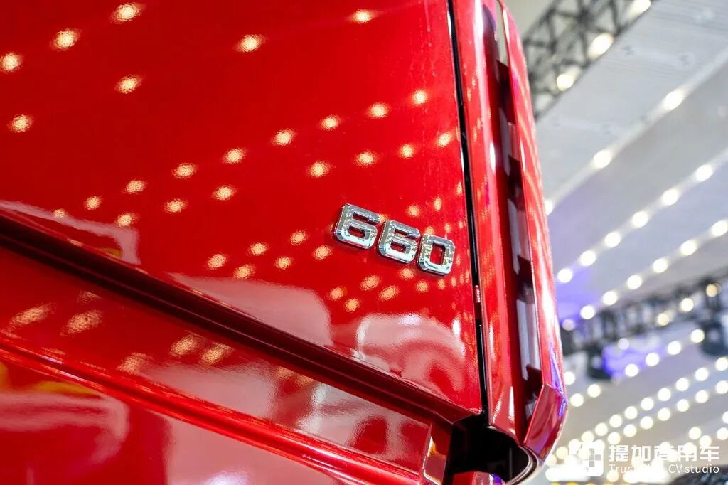 China's Most Powerful Heavy-Haul Tractor? 8×8 Drive + AT Transmission + 660 hp: In-Depth Photos of the Shaanxi Delong X5000 Heavy-Haul Truck