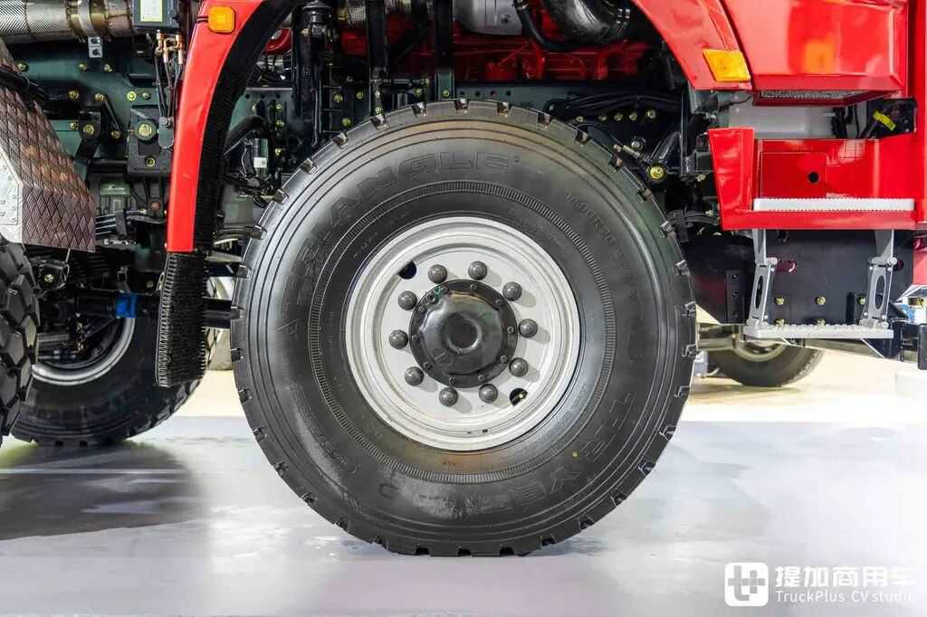 China's Most Powerful Heavy-Haul Tractor? 8×8 Drive + AT Transmission + 660 hp: In-Depth Photos of the Shaanxi Delong X5000 Heavy-Haul Truck