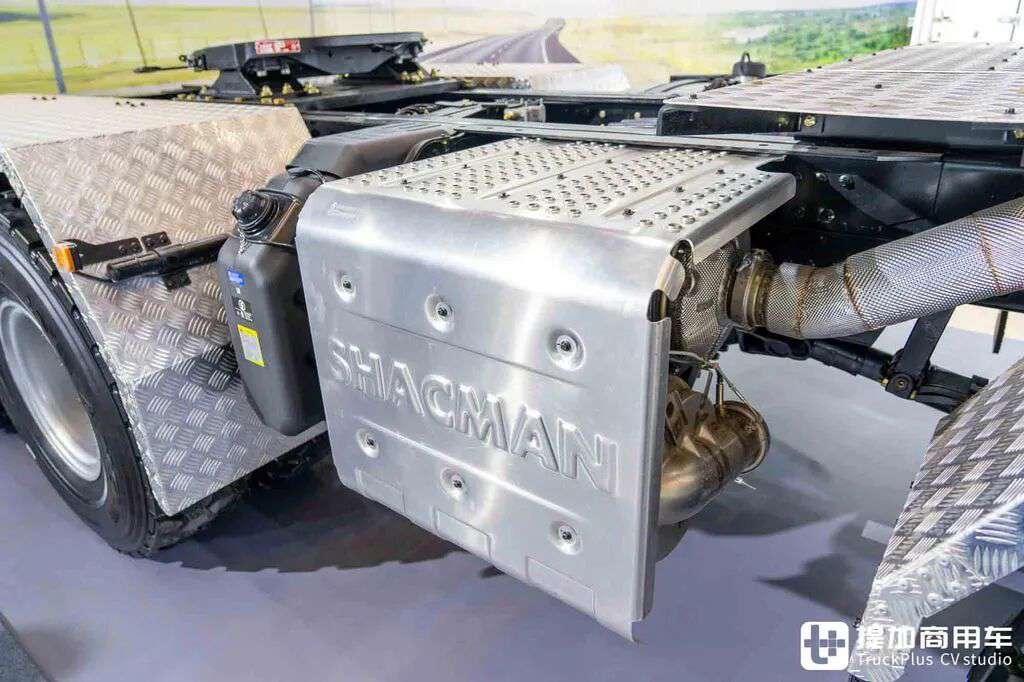 China's Most Powerful Heavy-Haul Tractor? 8×8 Drive + AT Transmission + 660 hp: In-Depth Photos of the Shaanxi Delong X5000 Heavy-Haul Truck
