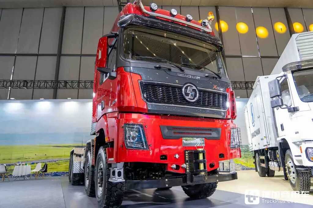 China's Most Powerful Heavy-Haul Tractor? 8×8 Drive + AT Transmission + 660 hp: In-Depth Photos of the Shaanxi Delong X5000 Heavy-Haul Truck