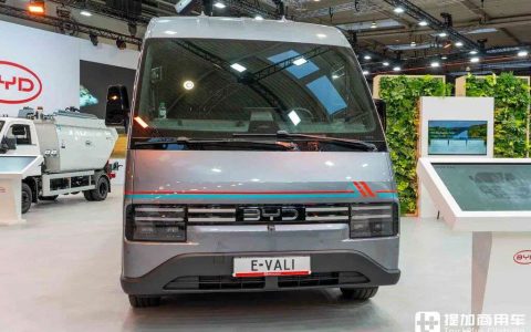 A BYD Van Rarely Seen at Home? Four-Wheel Drive Option and Vehicle-to-Load Discharge — BYD E-Vali in Depth