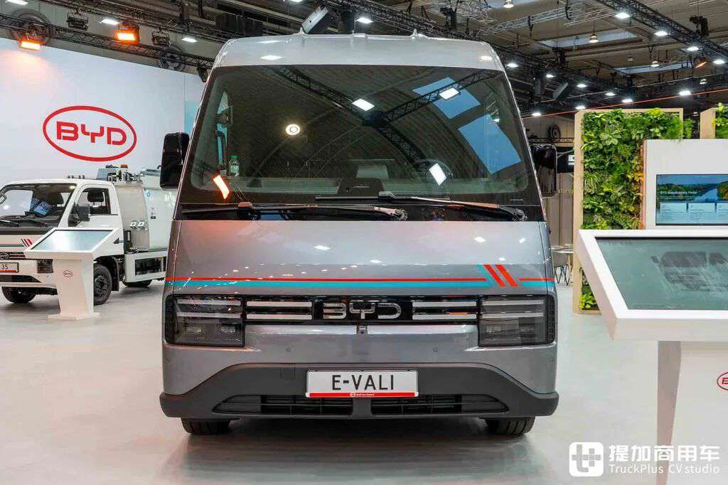 A BYD Van Rarely Seen at Home? Four-Wheel Drive Option and Vehicle-to-Load Discharge — BYD E-Vali in Depth