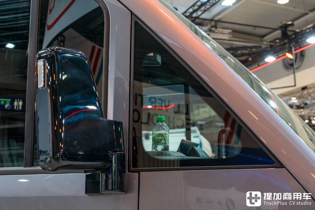 A BYD Van Rarely Seen at Home? Four-Wheel Drive Option and Vehicle-to-Load Discharge — BYD E-Vali in Depth