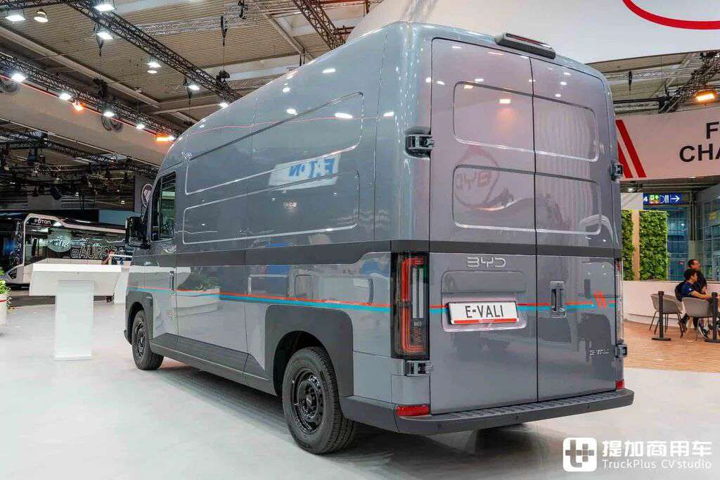 A BYD Van Rarely Seen at Home? Four-Wheel Drive Option and Vehicle-to-Load Discharge — BYD E-Vali in Depth