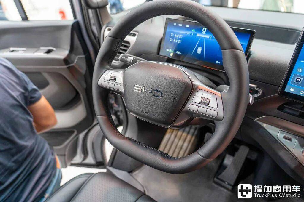 A BYD Van Rarely Seen at Home? Four-Wheel Drive Option and Vehicle-to-Load Discharge — BYD E-Vali in Depth