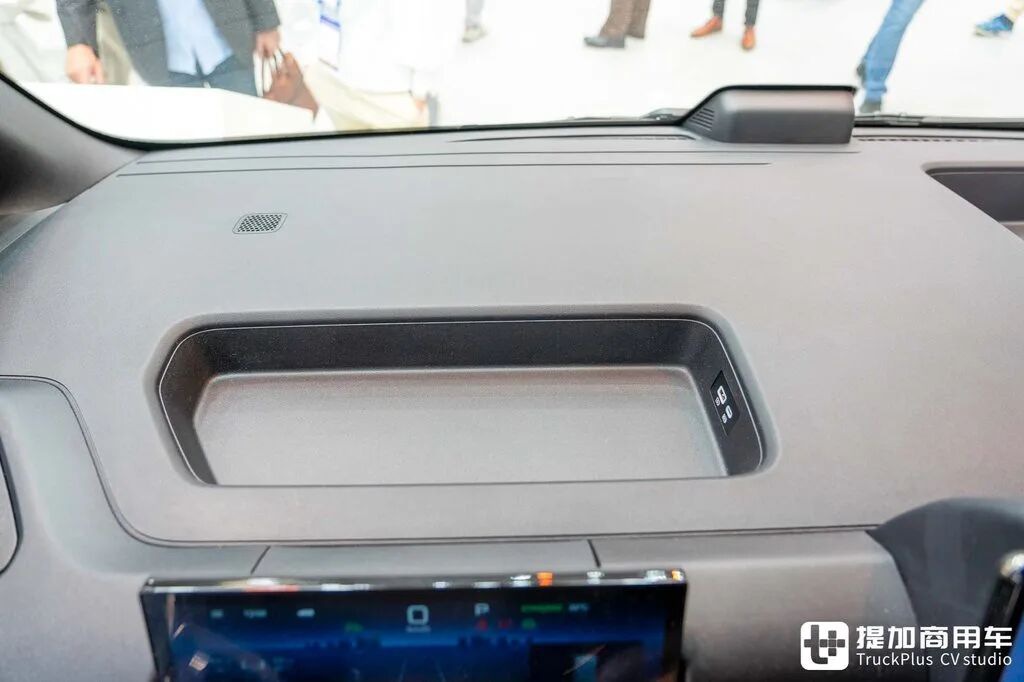A BYD Van Rarely Seen at Home? Four-Wheel Drive Option and Vehicle-to-Load Discharge — BYD E-Vali in Depth