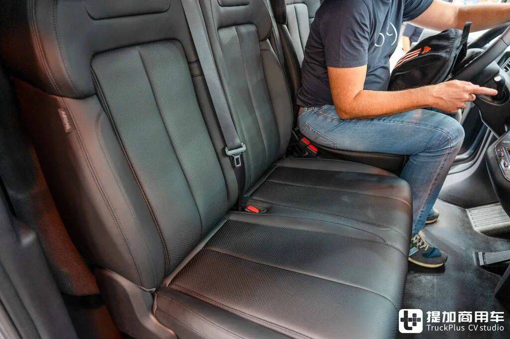 A BYD Van Rarely Seen at Home? Four-Wheel Drive Option and Vehicle-to-Load Discharge — BYD E-Vali in Depth